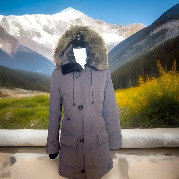 Aritzia Jackets & Blazers - Aritzia TNA Bancroft Winter Jacket , size M slim fit . In great condition.